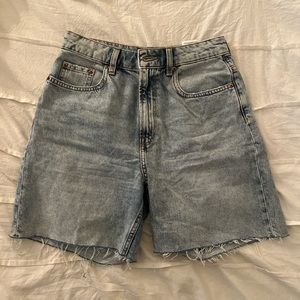 H&M jean shorts - light wash, size 6